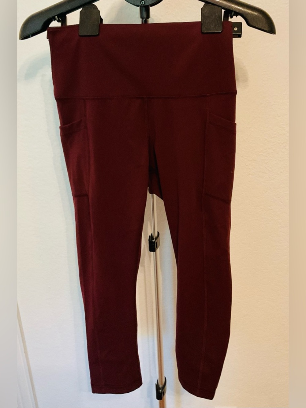 90 Degree By Reflex Ladies Burgundy Capri Leggings with Side Pockets